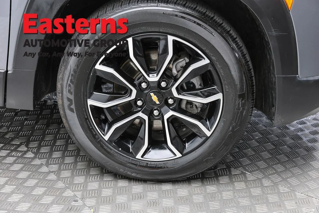 Used 2021 Gray Chevrolet ACTIV image 31