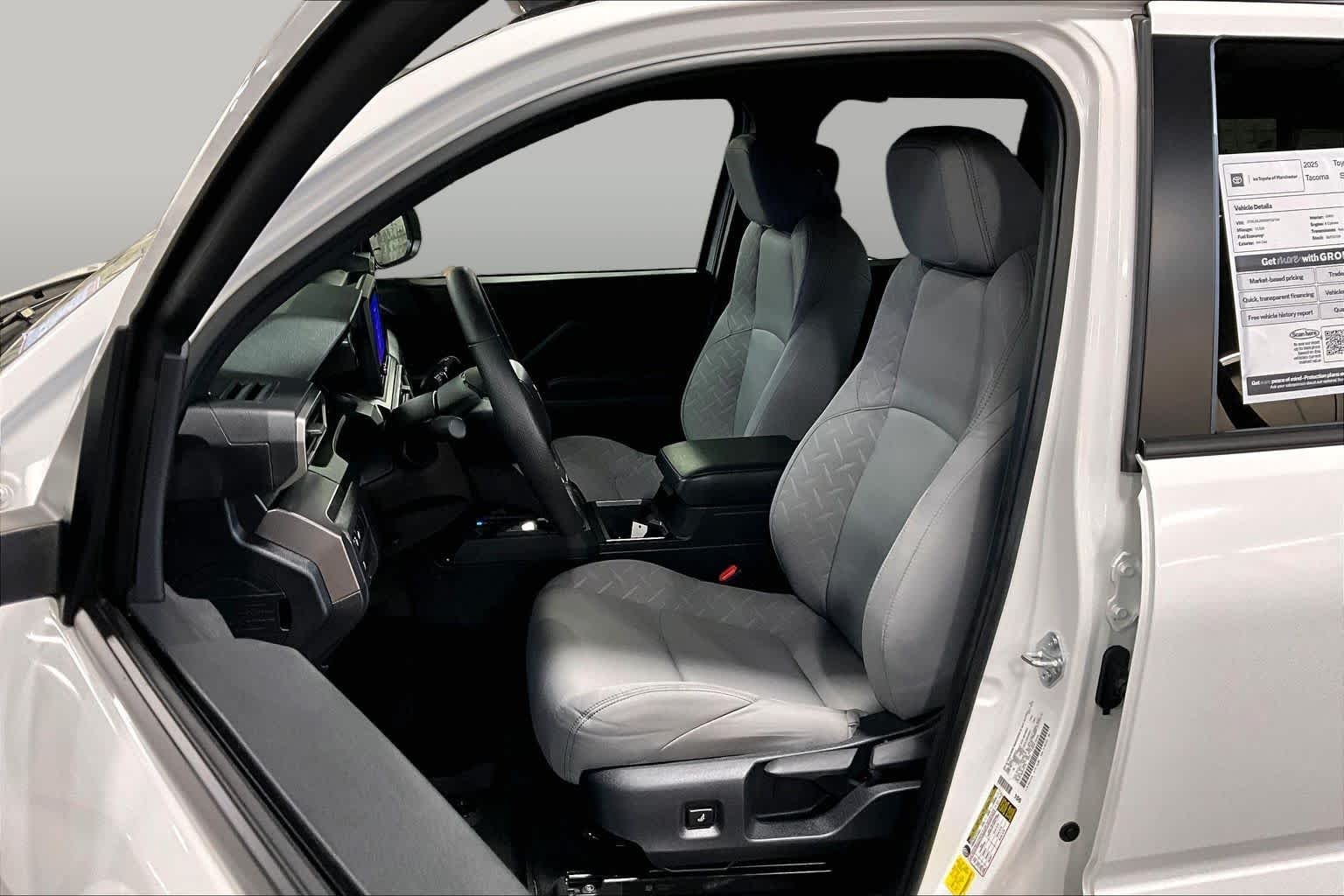 Used 2025 Ice Cap Toyota SR5 image 9