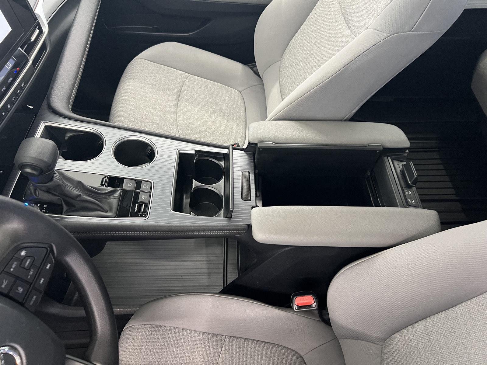 2025 Toyota Sienna LE - Photo 19