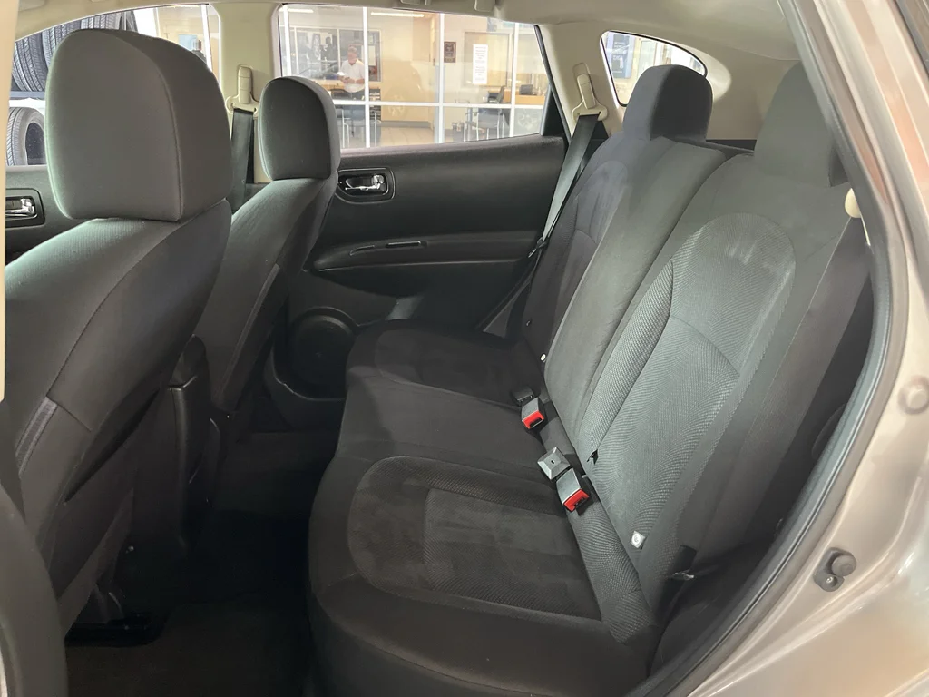 Used 2014  Nissan S image 12