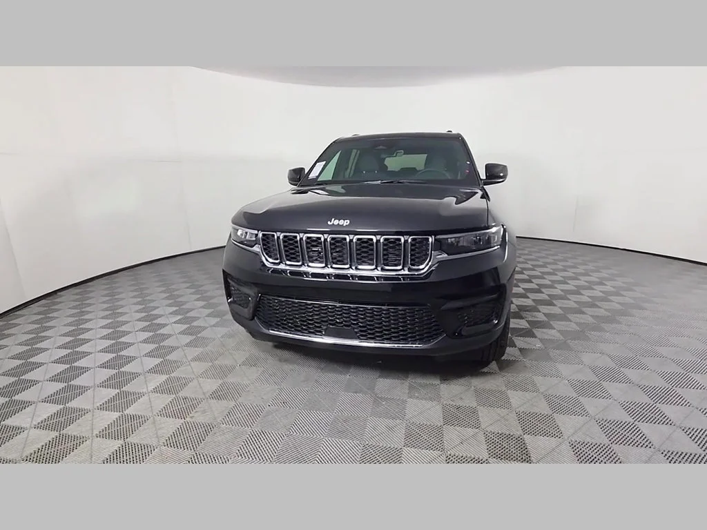 New 2027 High-Gloss Black Paint Jeep Laredo image 37