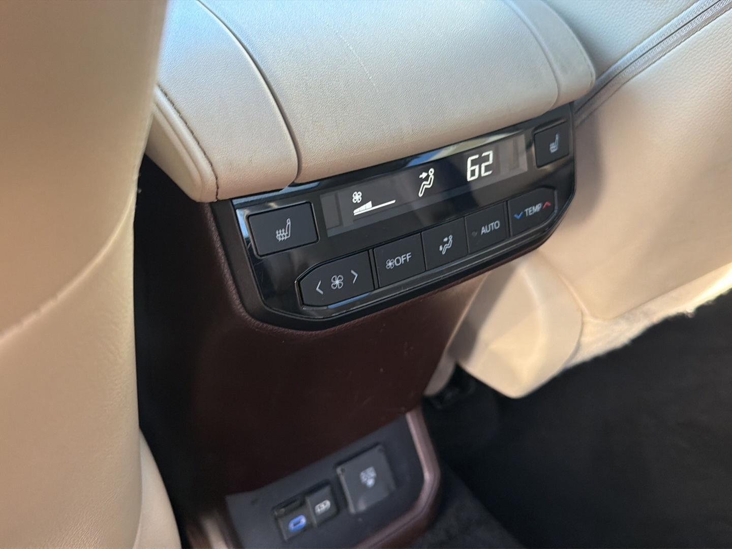 Used 2022 Wind Chill Pearl Toyota Platinum image 12