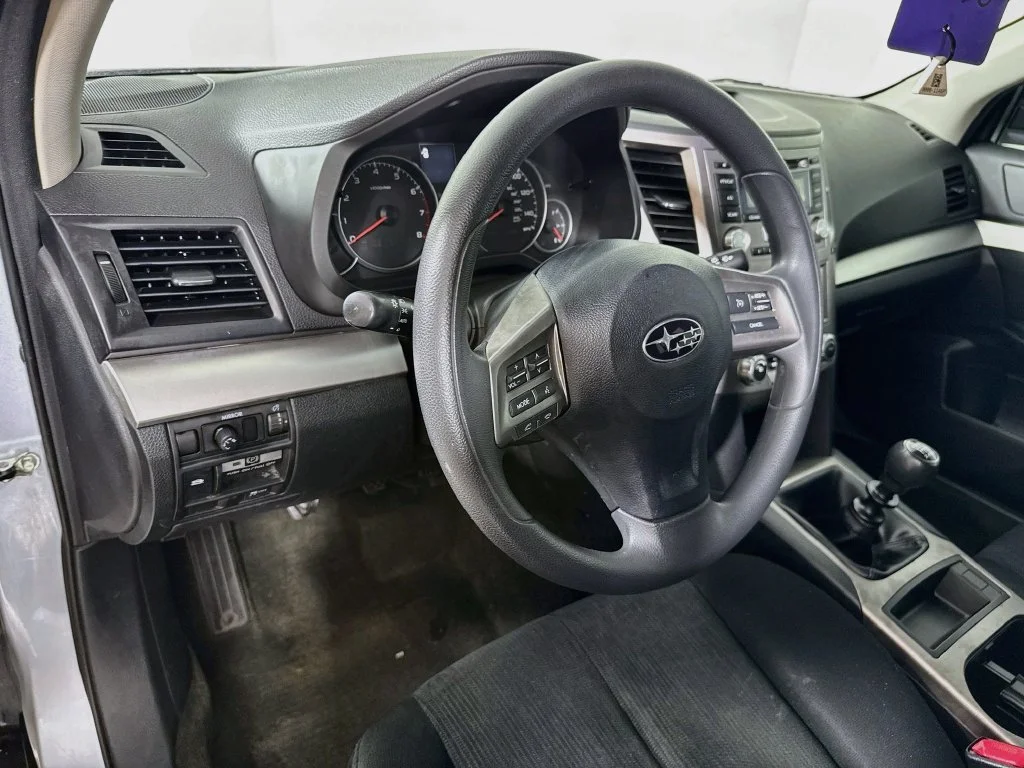 Used 2013 Silver Subaru 2.5i image 9