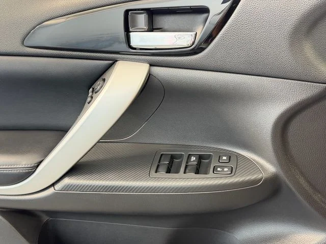 Used 2025 Silver Mitsubishi SE image 22