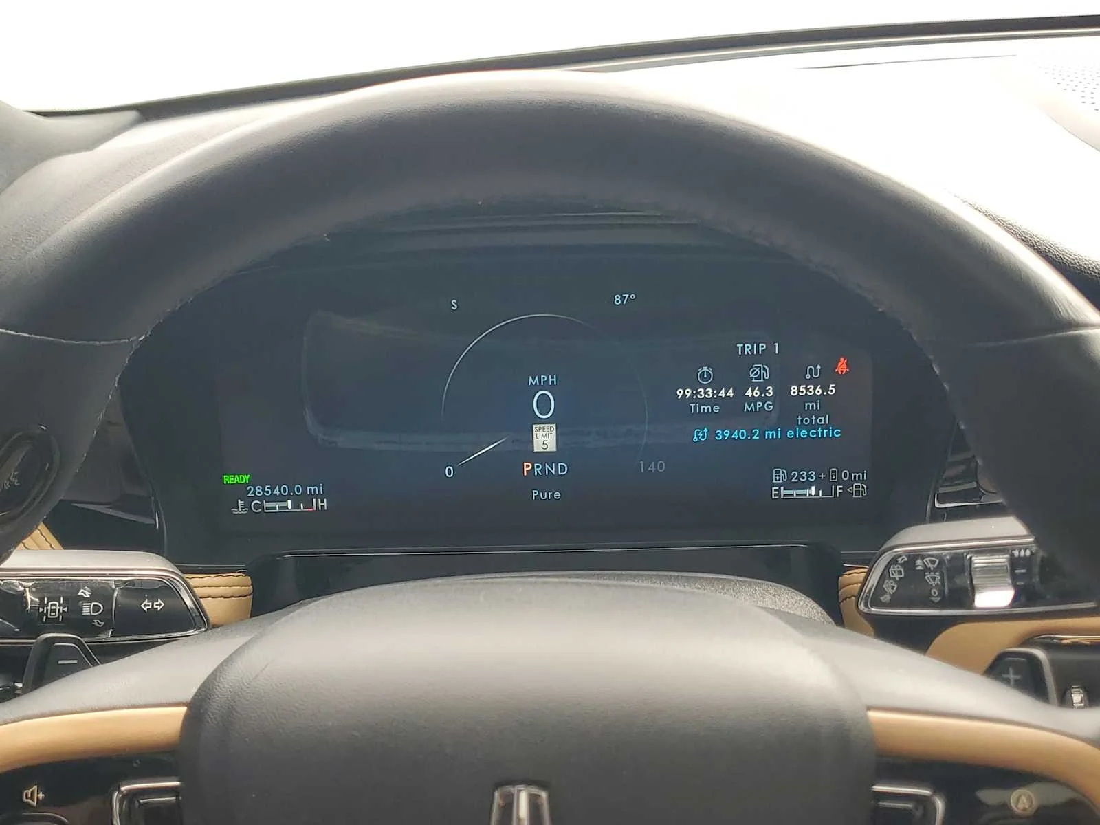 Used 2023  Lincoln Grand Touring image 25