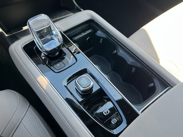 2025 Volvo XC90 Core - Photo 15