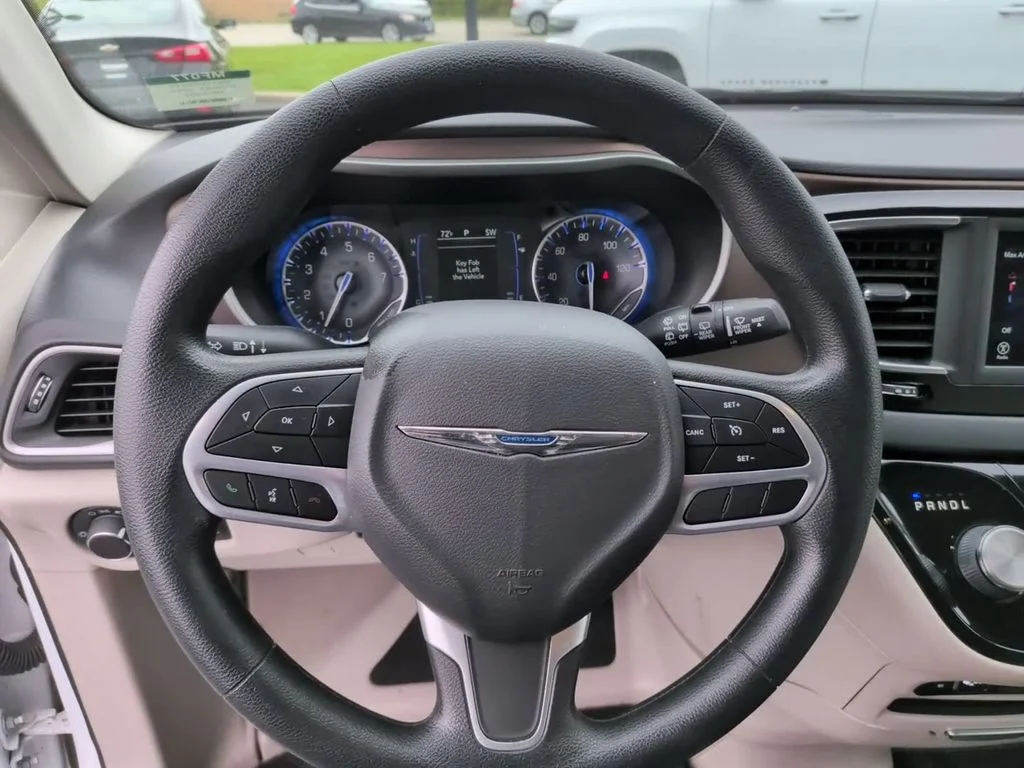 Used 2021 White Chrysler LXI image 18