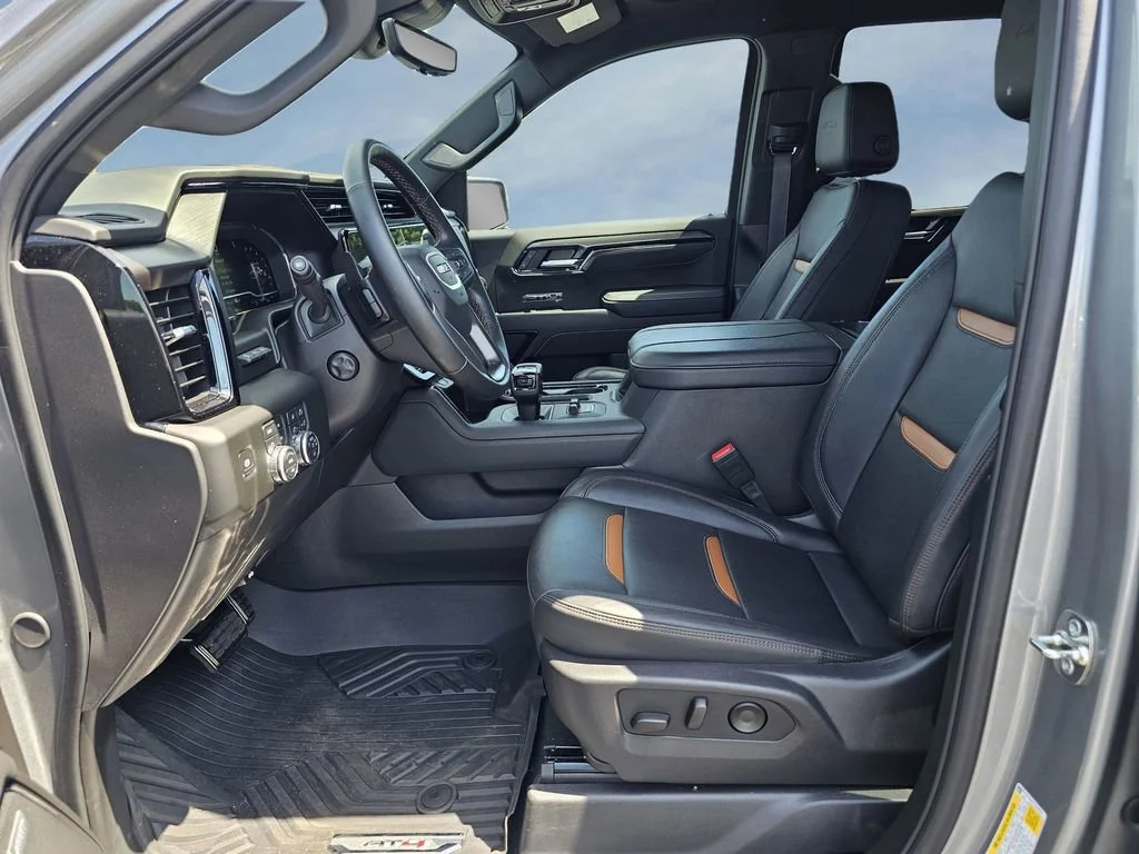 Used 2025 Sterling Metallic GMC AT4 image 17