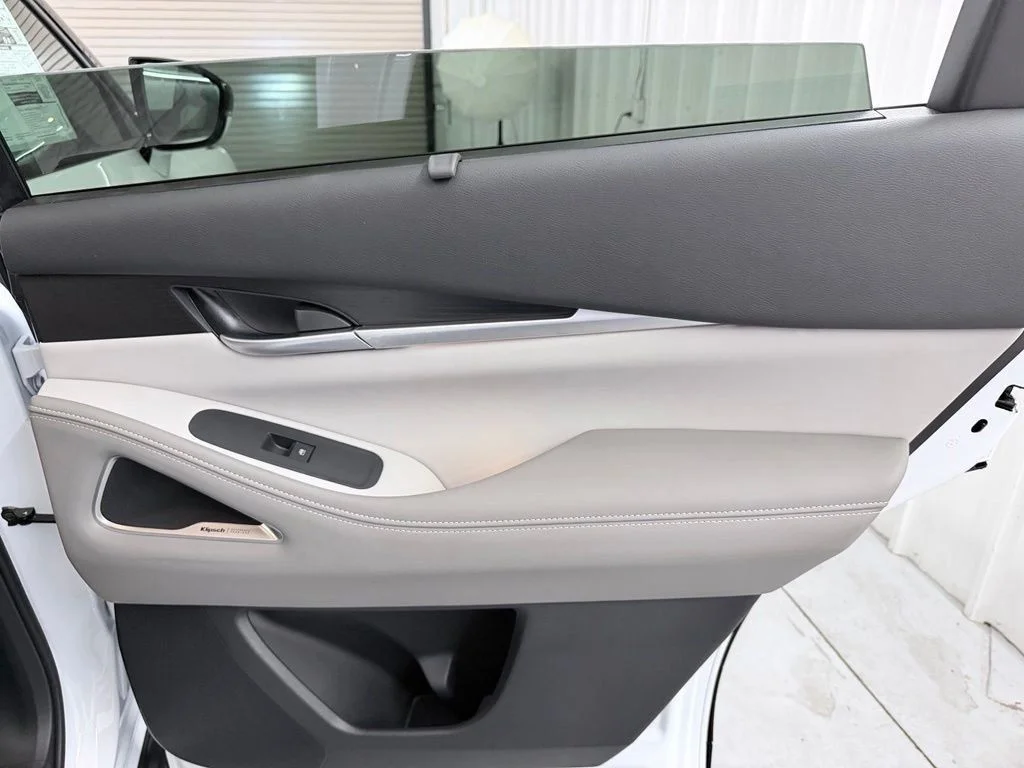New 2027 2T RAD WHT INFINITI Autograph AWD image 48