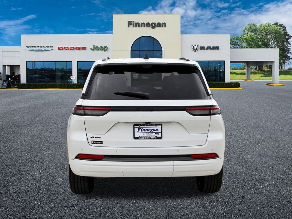 New 2026 Bright White Clear-Coat Exterior Paint Jeep Limited Reserve image 5