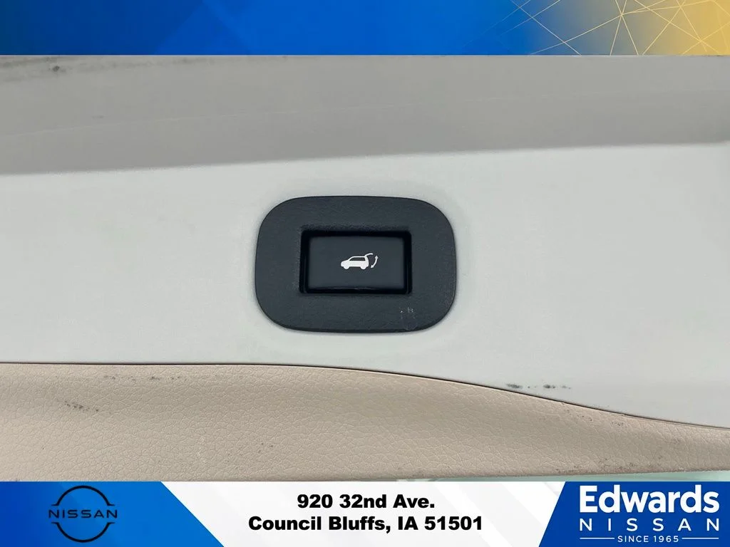 Used 2017 White Nissan SV image 9