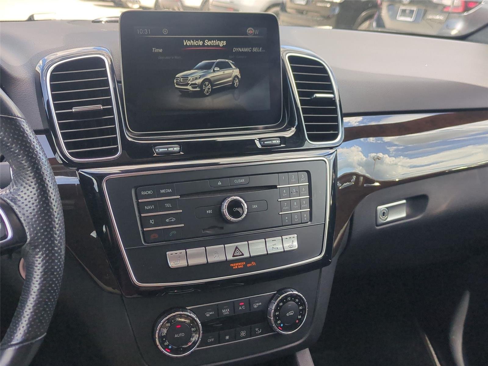 Used 2018 designo Diamond White Metallic Mercedes-Benz GLE 350 image 24
