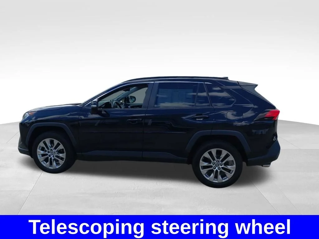 Used 2019 Midnight Black Metallic Toyota XLE Premium image 25