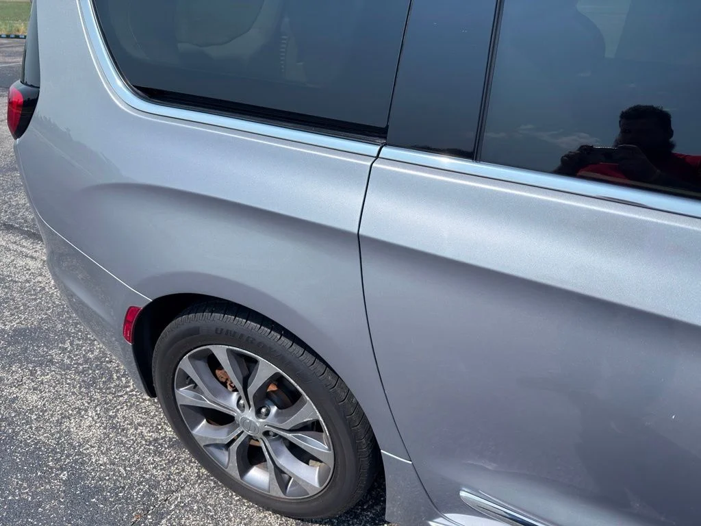 Used 2017 Silver Chrysler Limited image 14