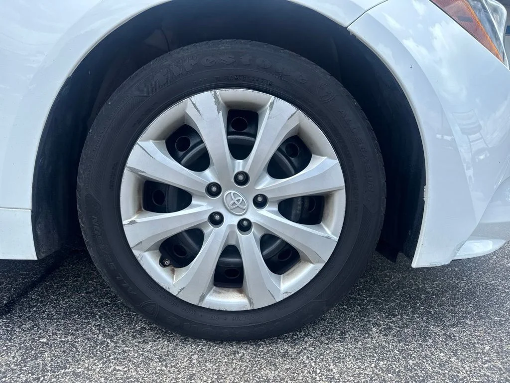 Used 2022 White Toyota LE image 9