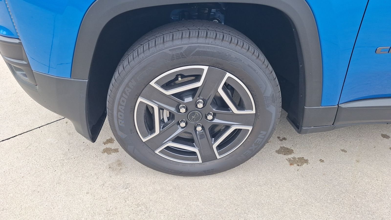 New 2026 Hydro Blue Pearlcoat Jeep Laredo image 9