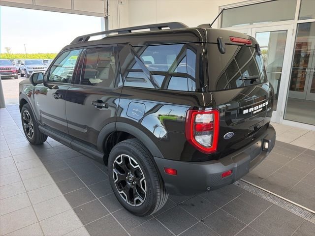 Used 2025 Black Ford Outer Banks image 3