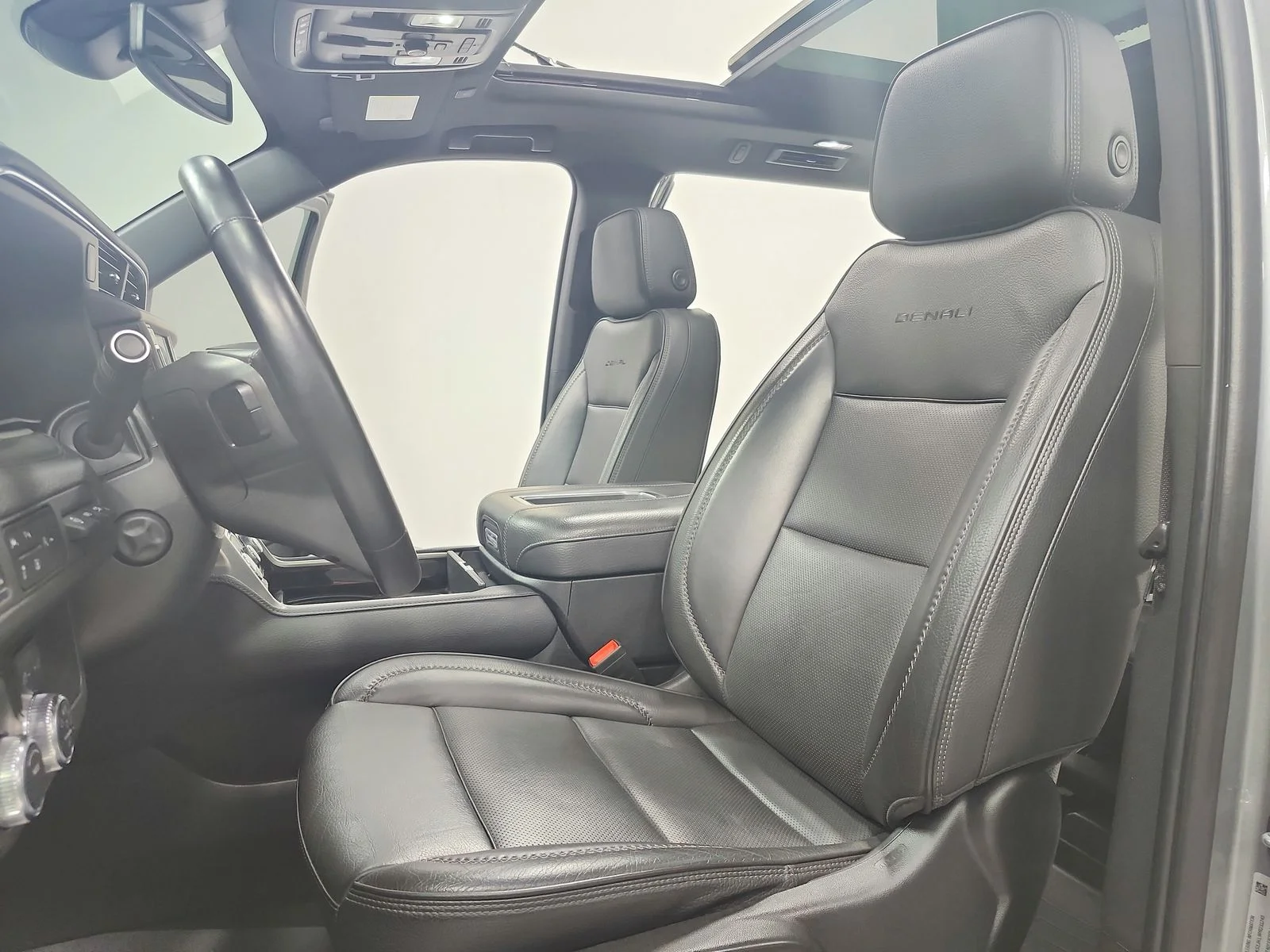 Used 2023 Silver GMC Denali image 19