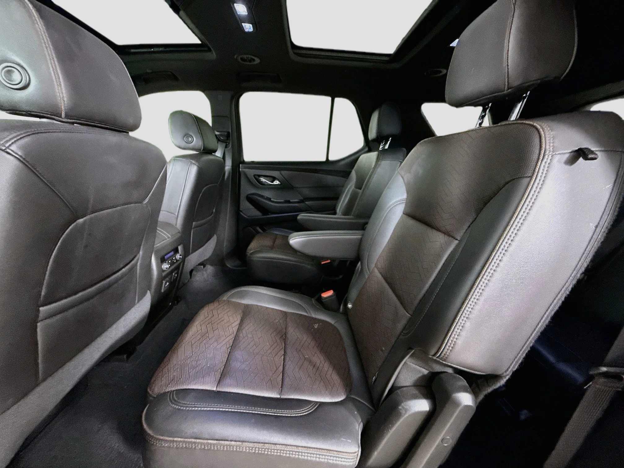 Used 2023 IRIDESCENT PEARL TRICOAT Chevrolet High Country image 27