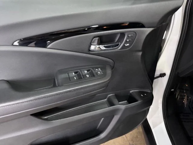 Used 2021 Platinum White Pearl Honda Touring image 11