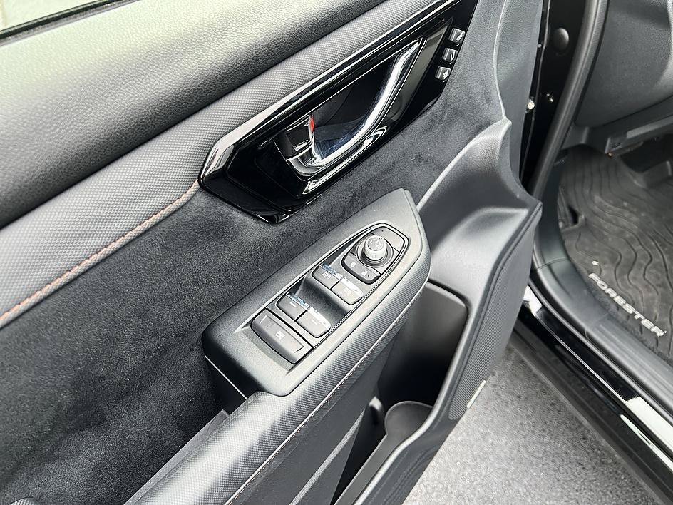 Used 2025 Crystal Black Silica Subaru Touring image 9