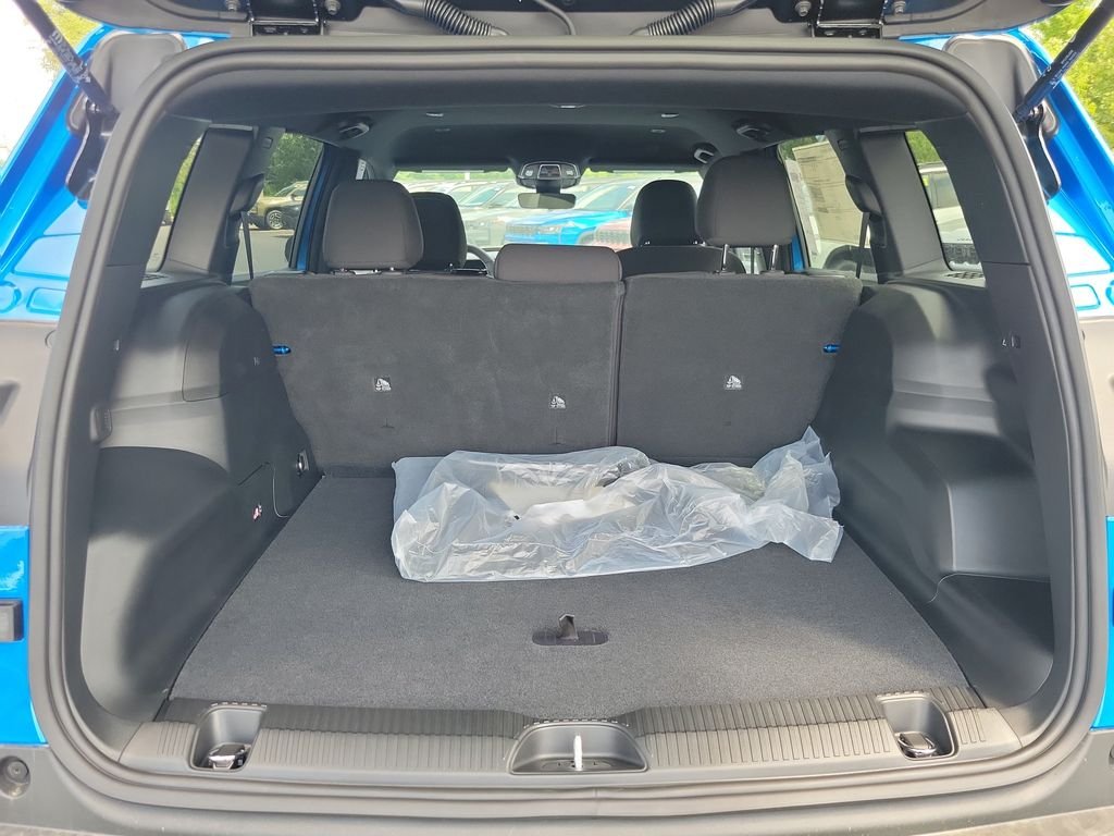 New 2026 Hydro Blue Pearl-Coat Exterior Paint Jeep Laredo image 9