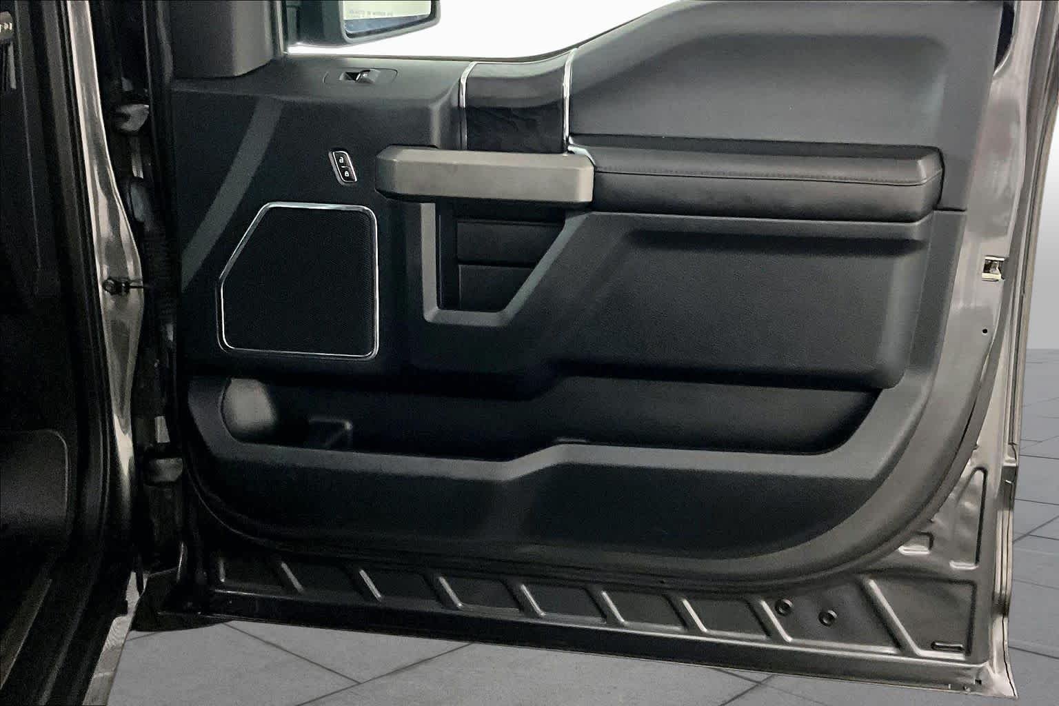 Used 2018 Magnetic Metallic Ford Platinum image 21