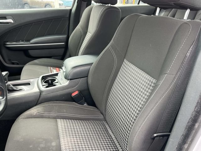 Used 2023 White Dodge SXT image 27