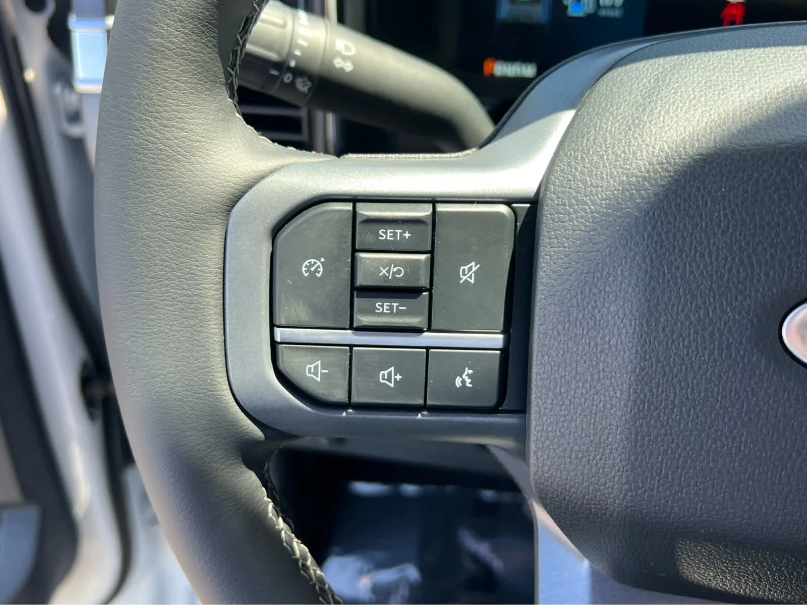 New 2026 Star White Metallic Tri-Coat Ford F-350® Lariat® image 33