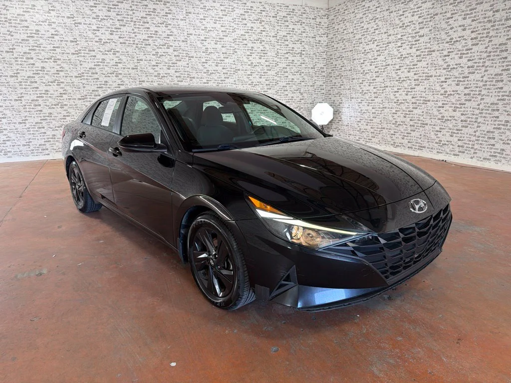 Used 2021 Phantom Black Hyundai SEL image 1