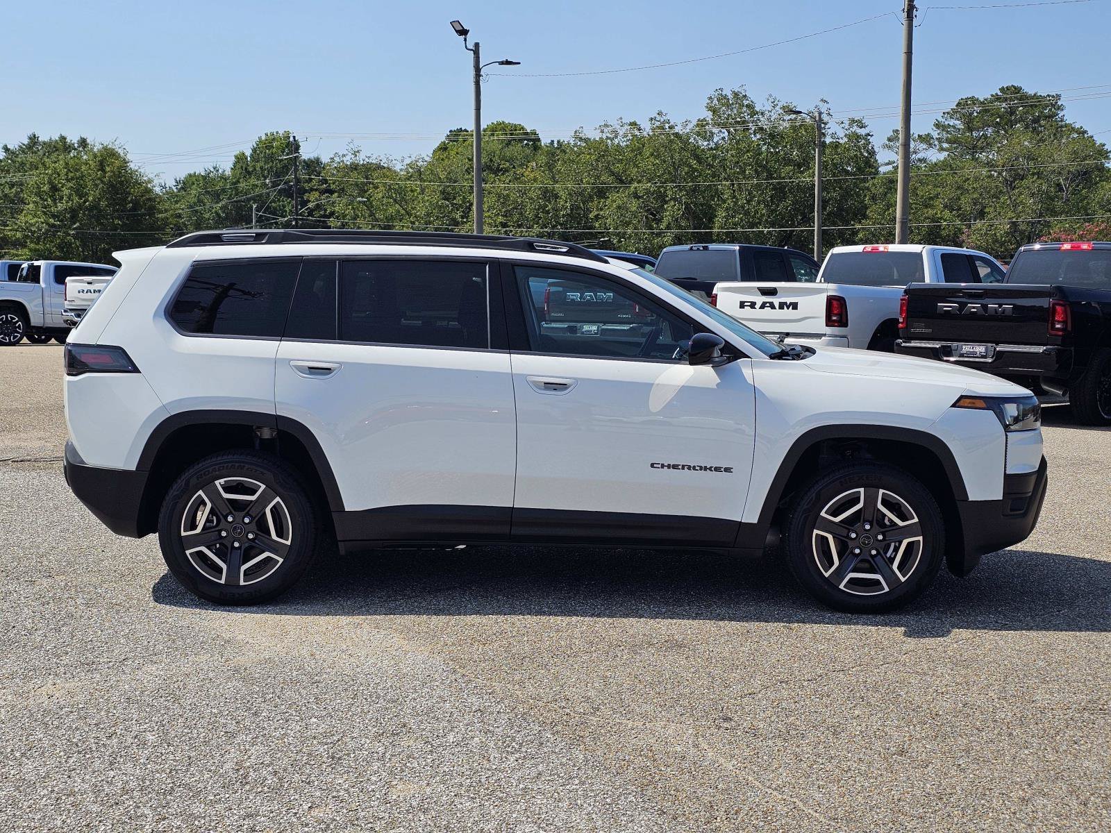 New 2026 Bright White Clear-Coat Exterior Paint Jeep Laredo image 7