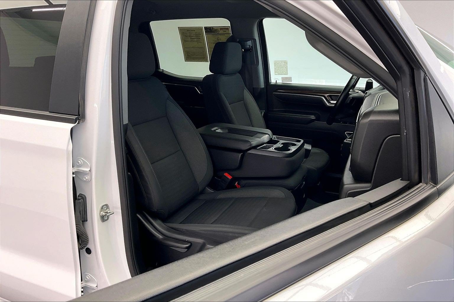 Used 2025 Summit White Chevrolet LT image 6