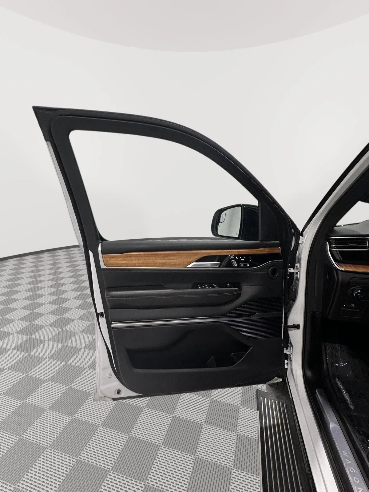 Used 2025 White Jeep Series III image 18