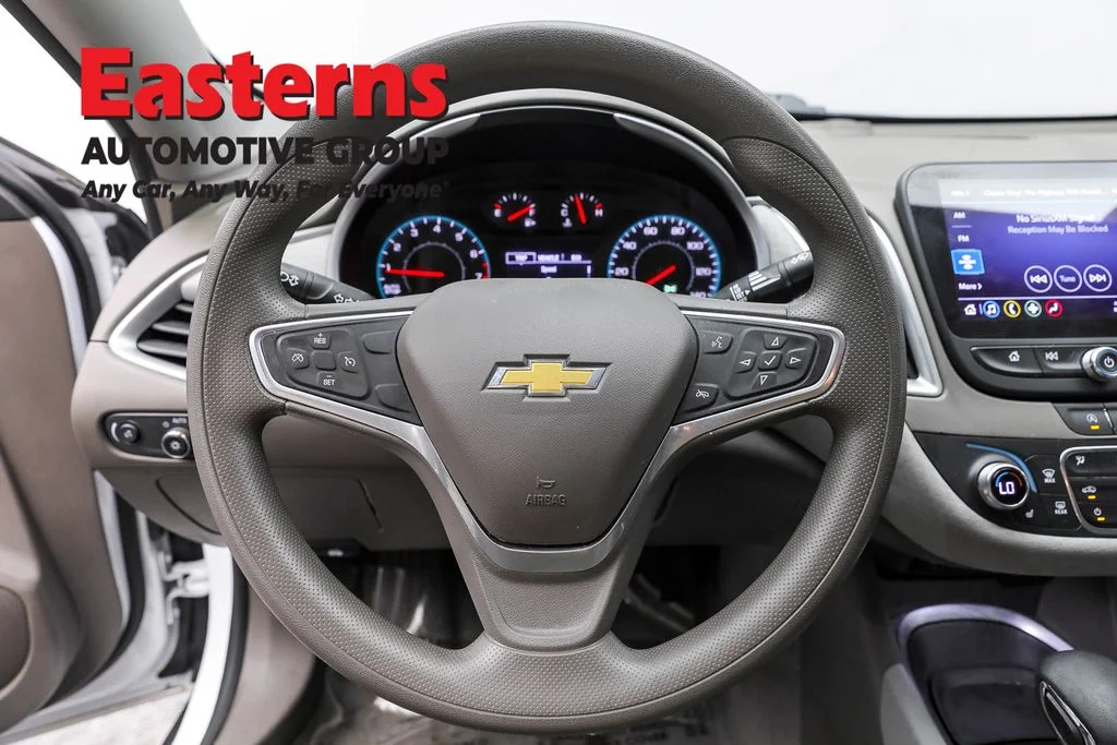 Used 2022 White Chevrolet LT image 10