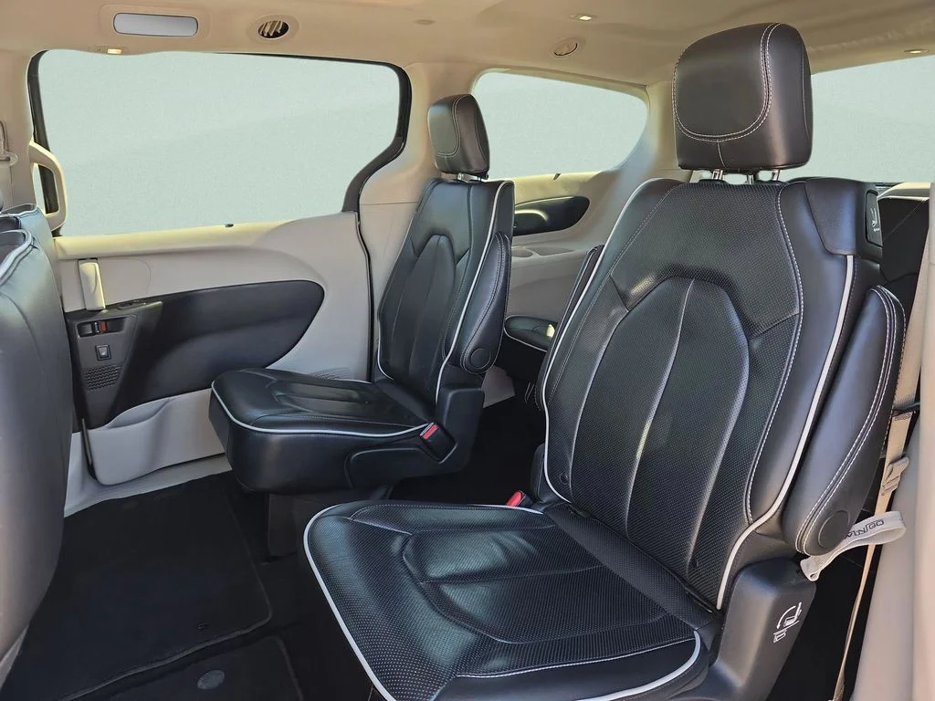 Used 2024 Black Chrysler Limited image 23