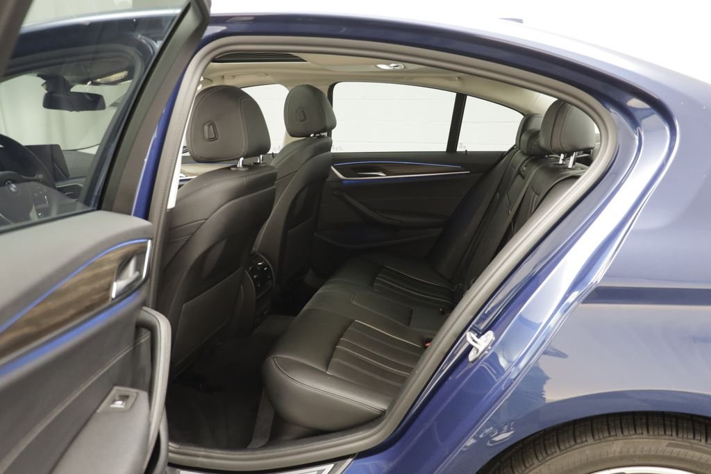 Used 2022 Phytonic Blue Metallic BMW 530e iPerformance image 14