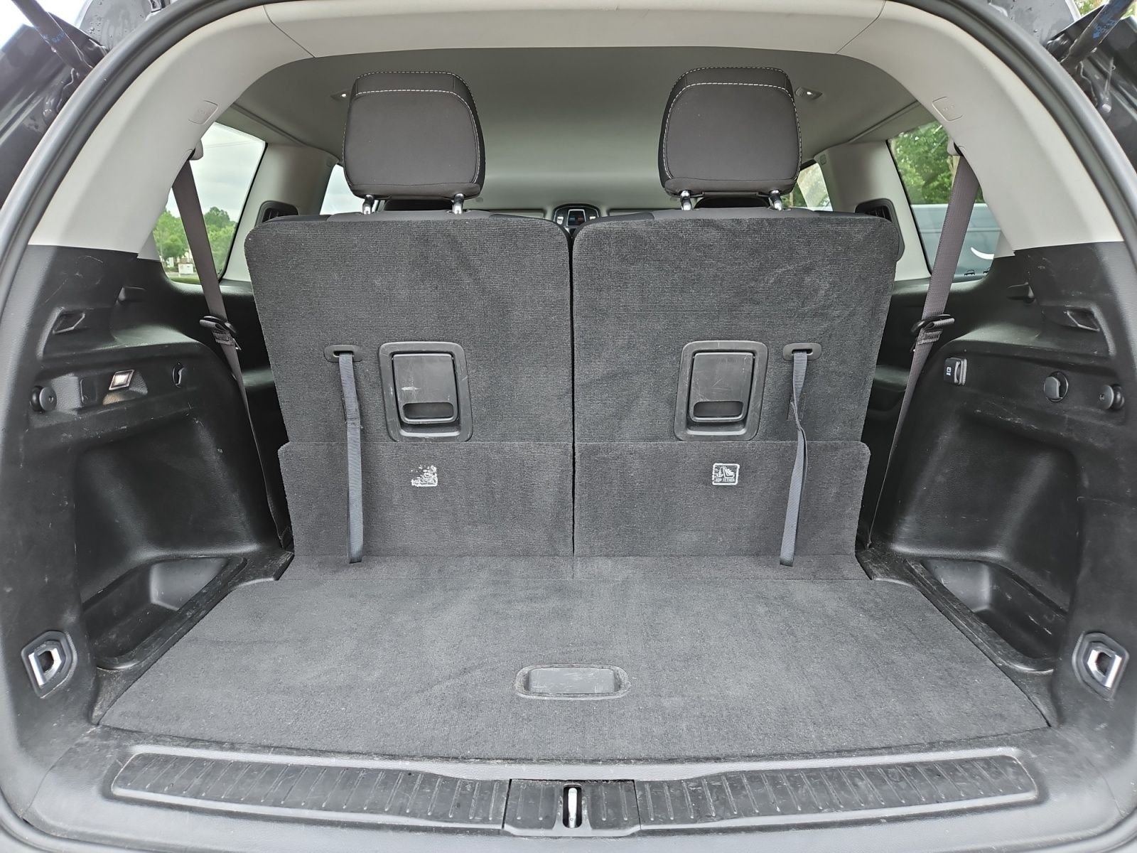Used 2023 Gray Jeep Laredo image 19