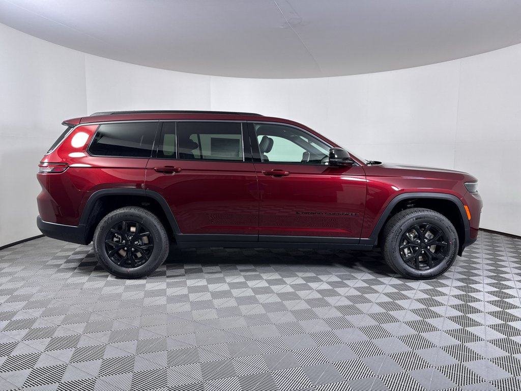 New 2026 Velvet Red Pearl-Coat Exterior Paint Jeep Laredo Altitude image 15