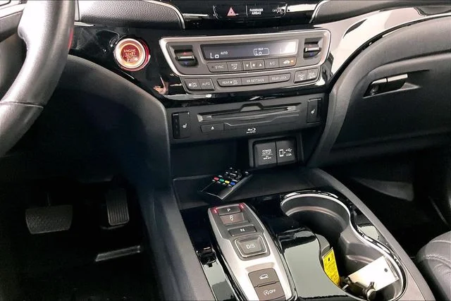 Used 2020  Honda Touring image 8