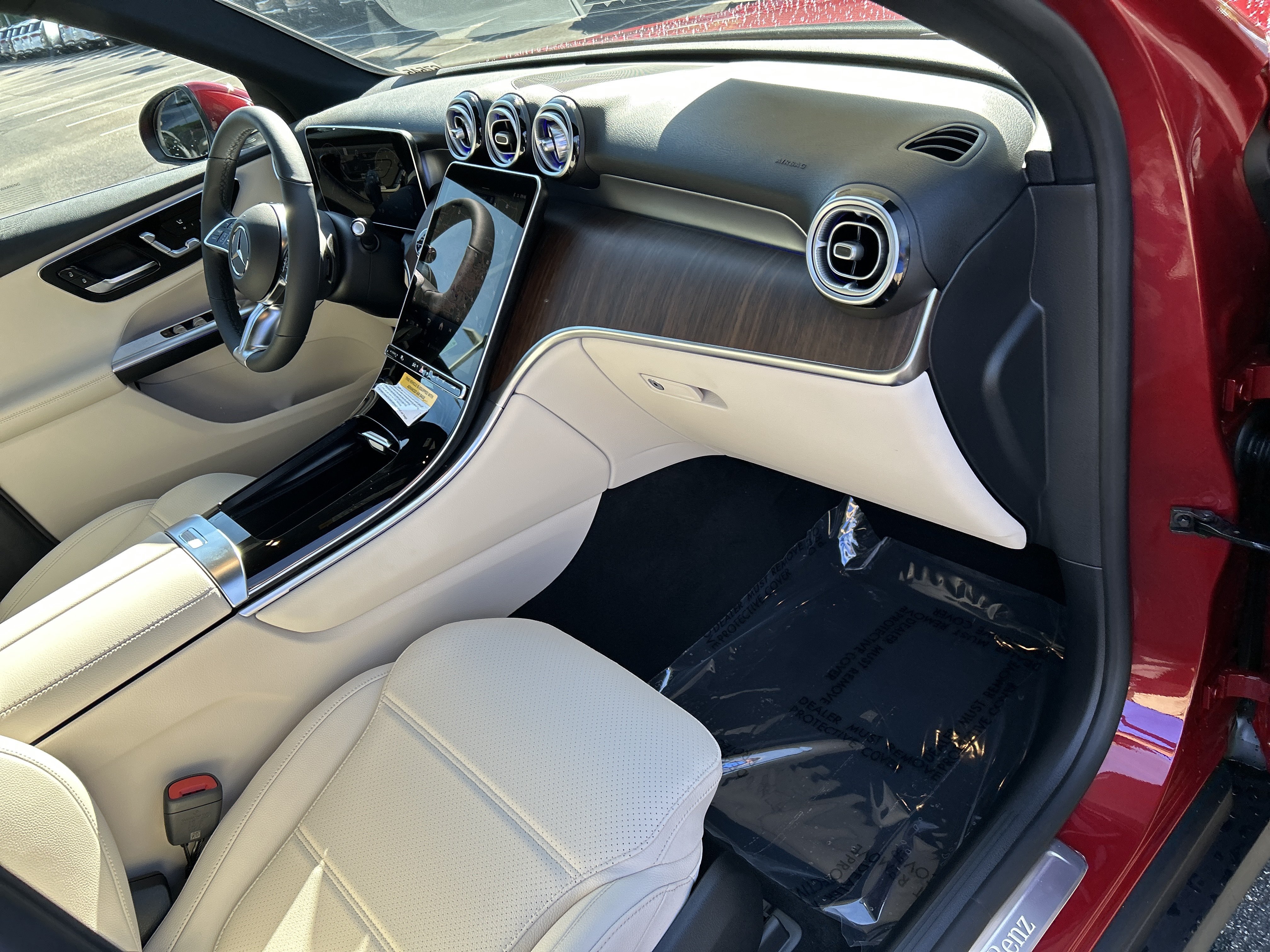 New 2026 MANUFAKTUR Patagonia Red Metallic Mercedes-Benz GLC 300 4MATIC® SUV image 42