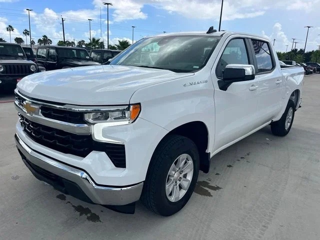 Used 2025 White Chevrolet LT image 3