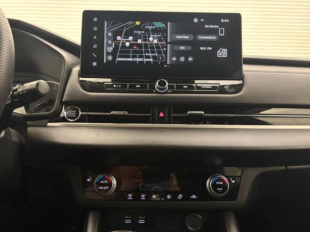Used 2025 Gray Mitsubishi SE image 8