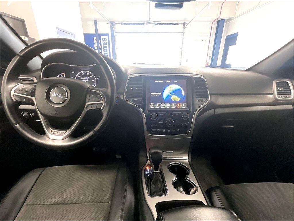Used 2018 White Jeep Altitude image 21