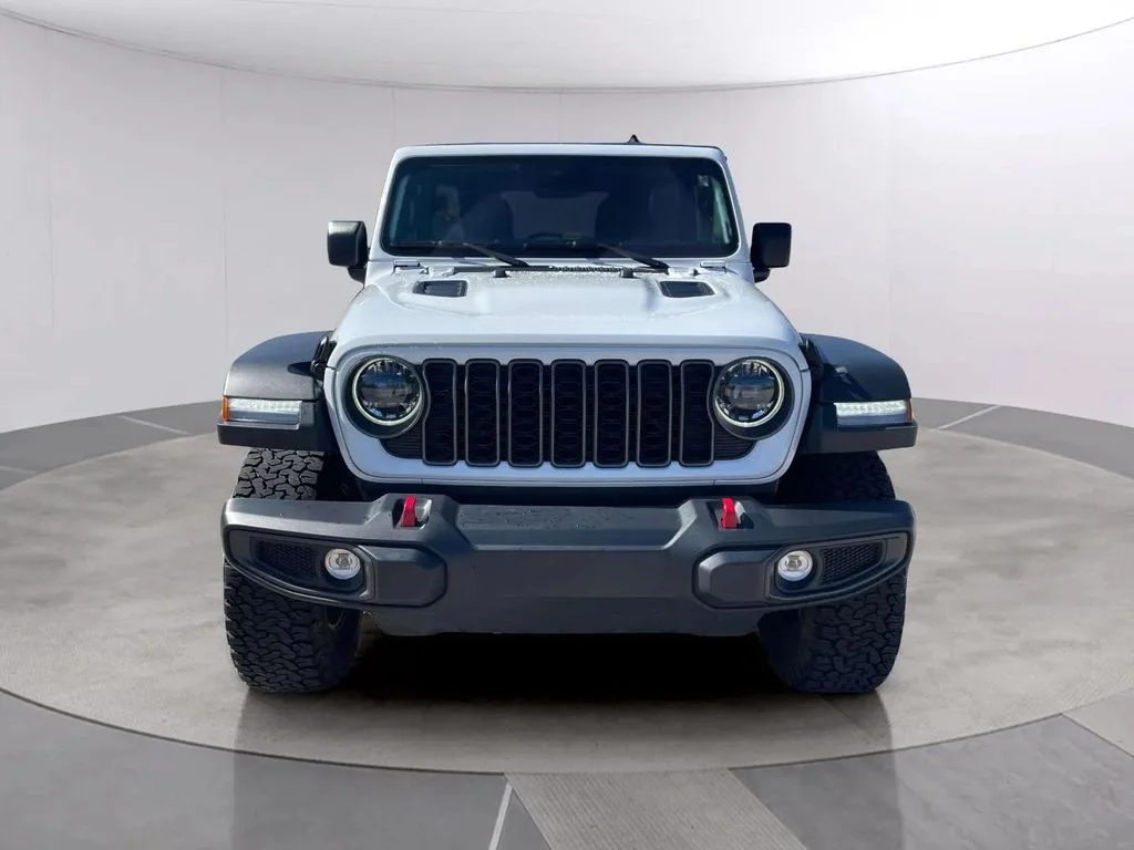 Used 2025 Bright White Clearcoat Jeep Rubicon image 8