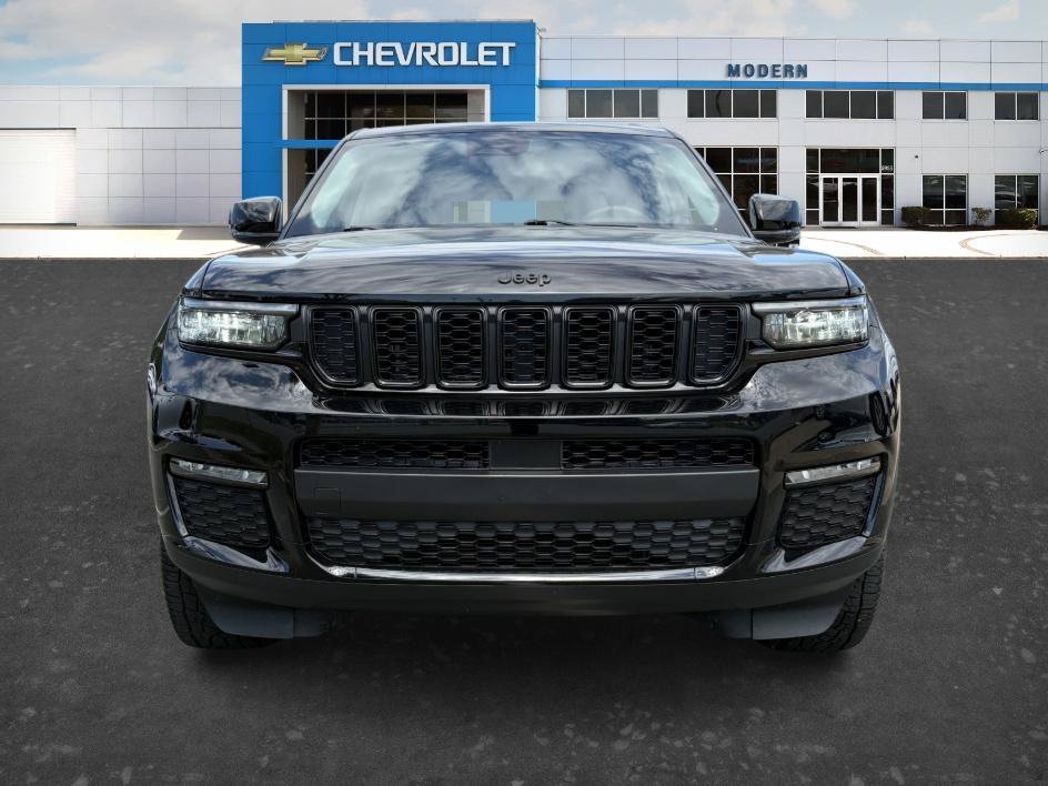 Used 2023 Diamond Black Crystal Pearlcoat Jeep Limited image 7