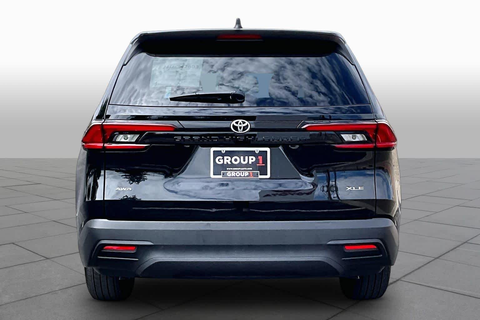 Used 2025 Midnight Black Metallic Toyota XLE image 5
