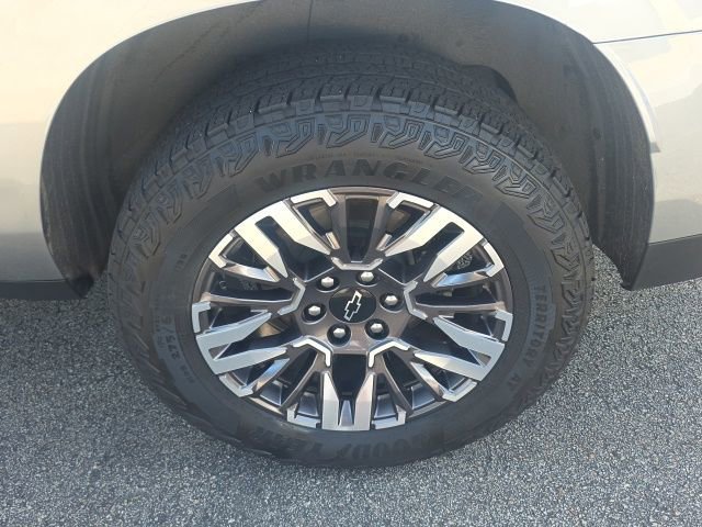 Used 2025 Sterling Gray Metallic Chevrolet Z71 image 12