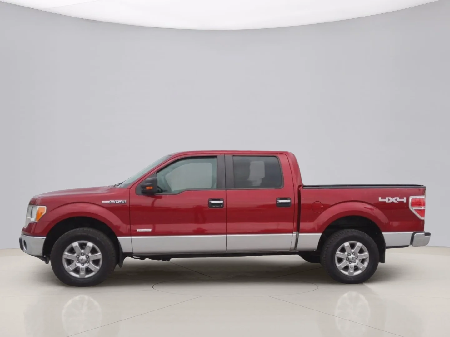Used 2013 Red Ford XL image 2