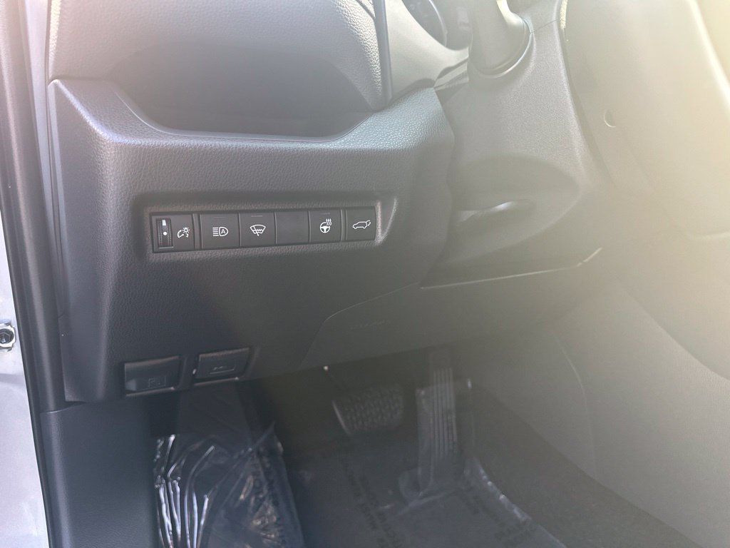 2020 Toyota RAV4 XLE - Photo 11
