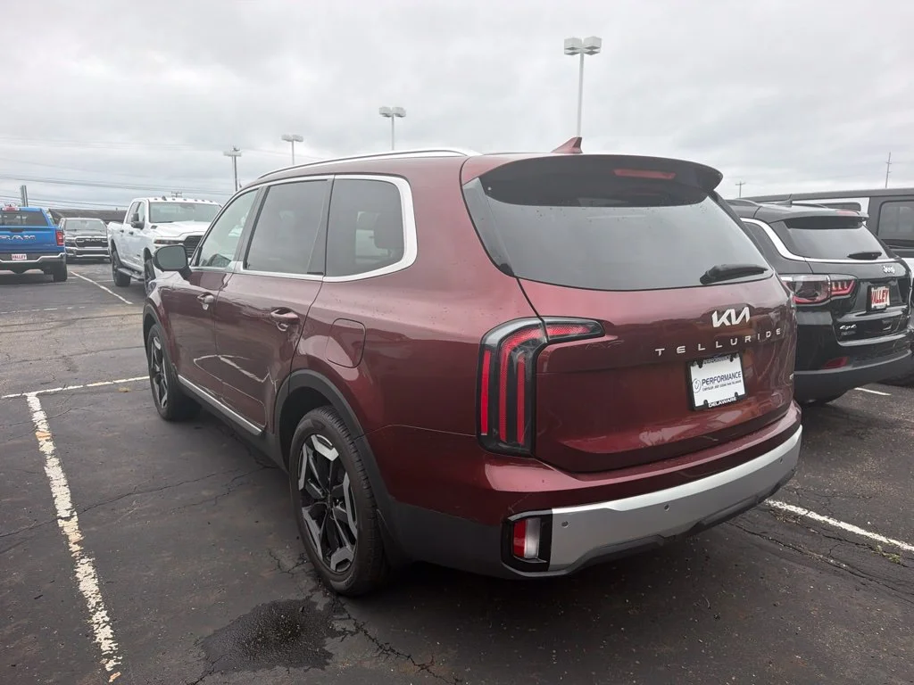 Used 2023 Red Kia EX image 8
